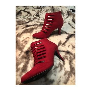 Impo red faux suede heels, SIZE 7.5